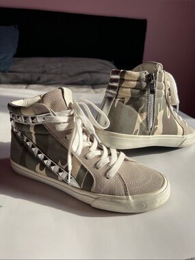 Steve Madden Women's High-Top Camo Sneakers with Stud Trim - Khaki/Beige/White